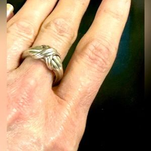 WOW POSHMARK - 
Authentic Tiffany and Co. Sterling Ring